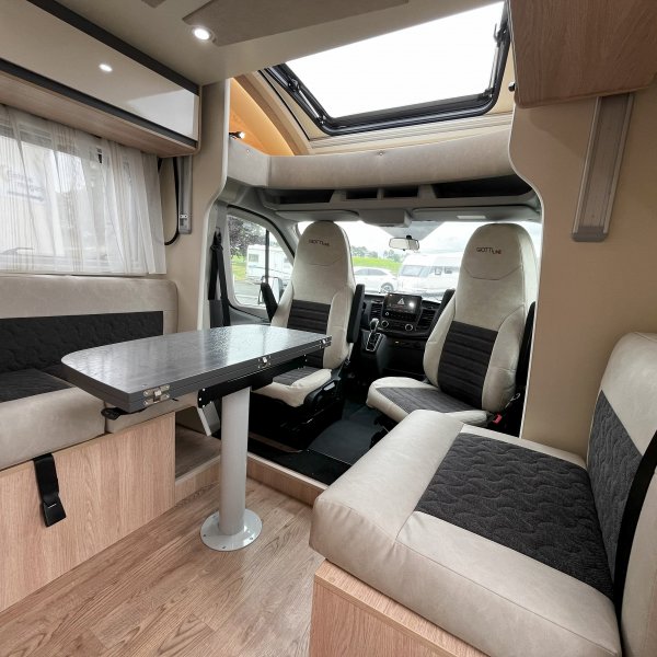 Antoine Caravanes et Camping Car Siena 397 Première édition Giottiline